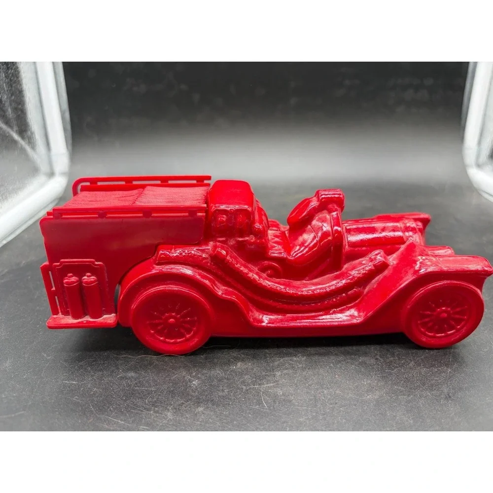Vintage Avon Wild Country After Shave Red Fire Engine Pumper Decanter 6oz Bottle